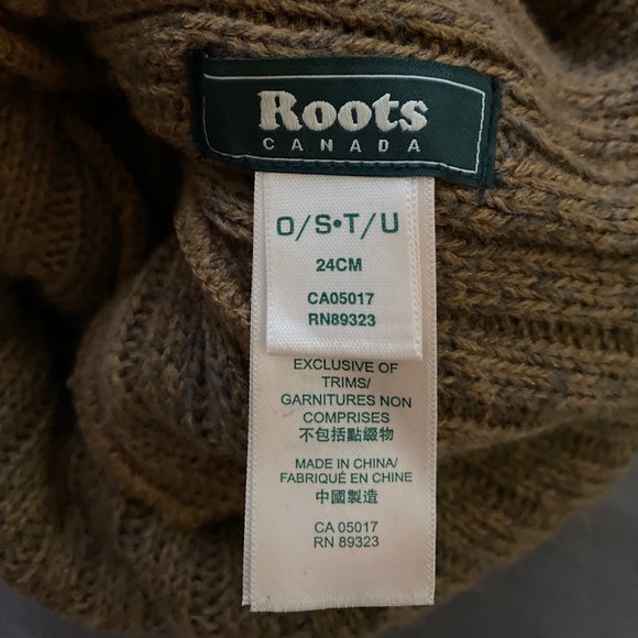 9. ROOTS | Brown Knit Toque - Picture 4 of 4